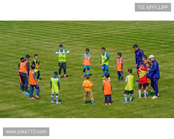 足球明星们的精彩瞬间合影集锦尽显球场风采与友谊之美 足球明星们的精彩瞬间合影集锦尽显球场风采与友谊之美